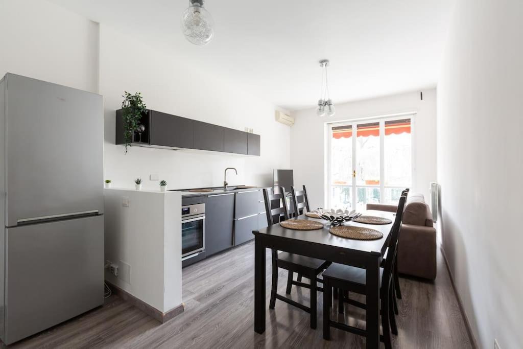 Large Apartment Close To Metro Milano Exteriör bild
